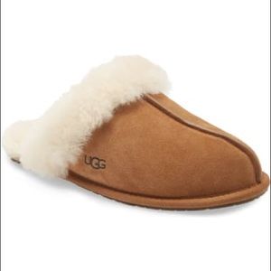 UGG SLIPPERS